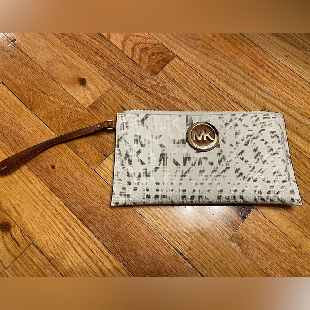 Michael kors clutch